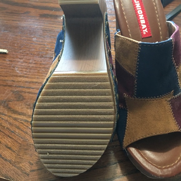 UNIONBAY Brown and Tan Mules with Chunky Platform Sole - Picture 2 of 6